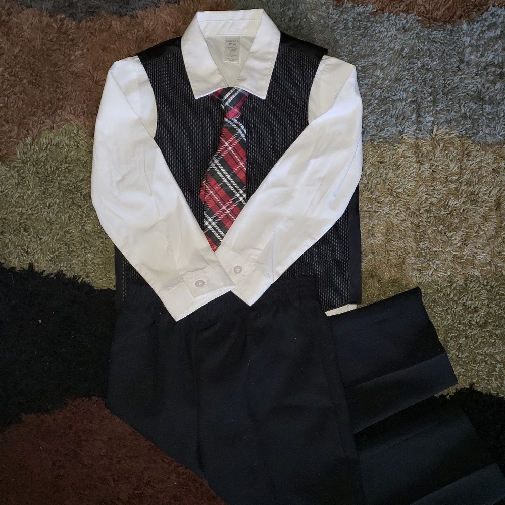 🎉BOGO 50% OFF🎉4T boys suit